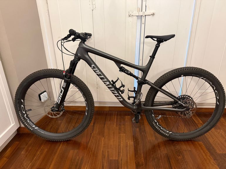 Used Specialized Stumpjumper Comp 2022 2022 Mountainbike, Light Gray, 29 — image 1 of 6