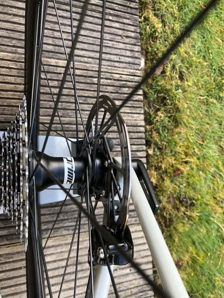 Used Canyon Endurace CF SL 7 eTAP 2022 2022 Road & Gravel, Light Gray — image 7 of 11