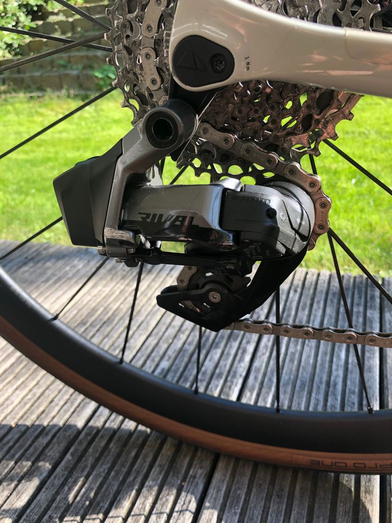 Used Canyon Endurace CF SL 7 eTAP 2022 2022 Road & Gravel, Light Gray — image 11 of 11
