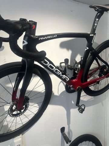 Pinarello Dogma F12 Disk Dura Ace Di2 Bike 2019 Road & Gravel d'occasion