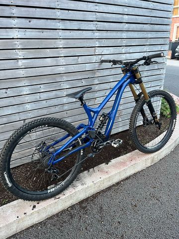 Commencal Custom SRAM GX 2023 Mountainbike usato, Blu — immagine 2 di 9