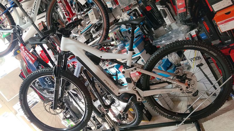 Used Focus Jam Shimano Deore 2025 Mountainbike, White — image 2 of 9
