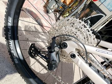 Used Focus Jam Shimano Deore 2025 Mountainbike, White — image 3 of 9