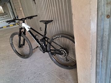 Used Mondraker RAZE 2023 2023 Mountainbike, Black, 29 — image 4 of 11