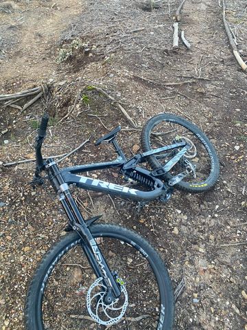 Käytetty Trek Session 8 2024 2024 Mountainbike — kuva 2 / 5