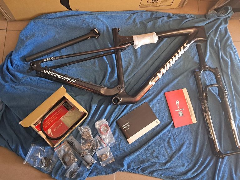 Used Specialized S-Works Epic World Cup Frame - RockShox SIDLuxe WCID Ultimate 2025 Frameset 2025 Mountainbike, Red, 29 — image 3 of 4