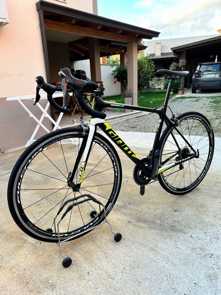 Used Giant TCR Advanced SL 2 2017 2017 Road & Gravel — image 2 of 9