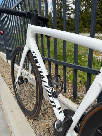 Used Specialized Tarmac SL8 Expert - Shimano Ultegra Di2 2025 2025 Road & Gravel, Blanco — image 15 of 30