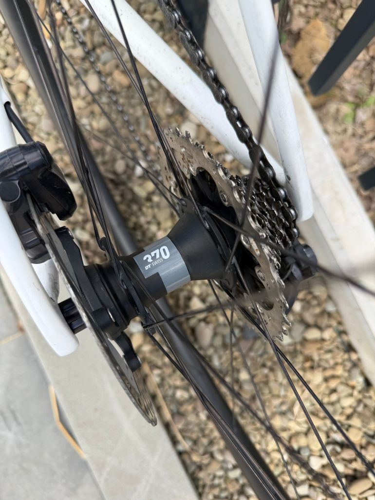 Used Specialized Tarmac SL8 Expert - Shimano Ultegra Di2 2025 2025 Road & Gravel, Blanco — image 17 of 30