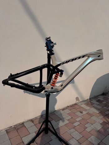 Używany Giant Glory Advanced 2024 Frameset 2024 MTB