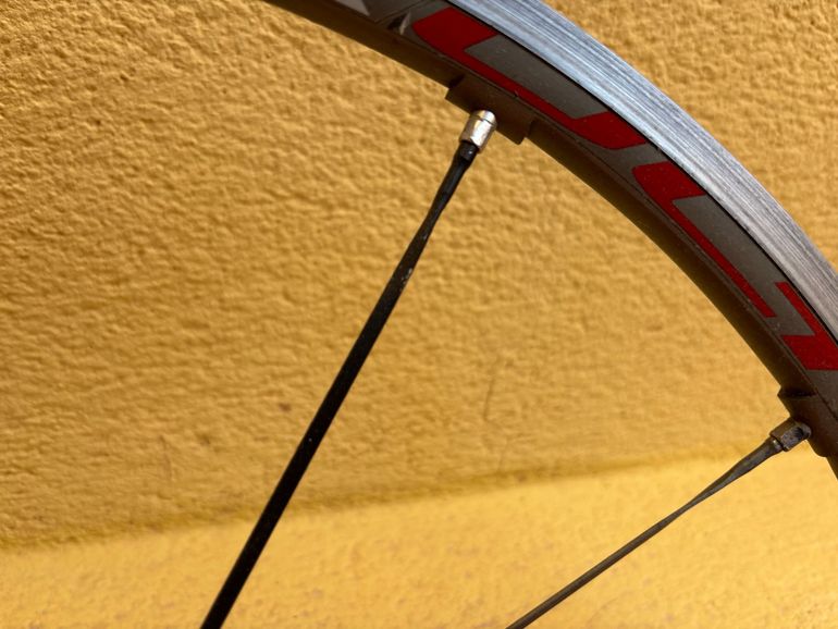 Used Trek Madone Shimano 105 2013 Road & Gravel, White — image 24 of 25