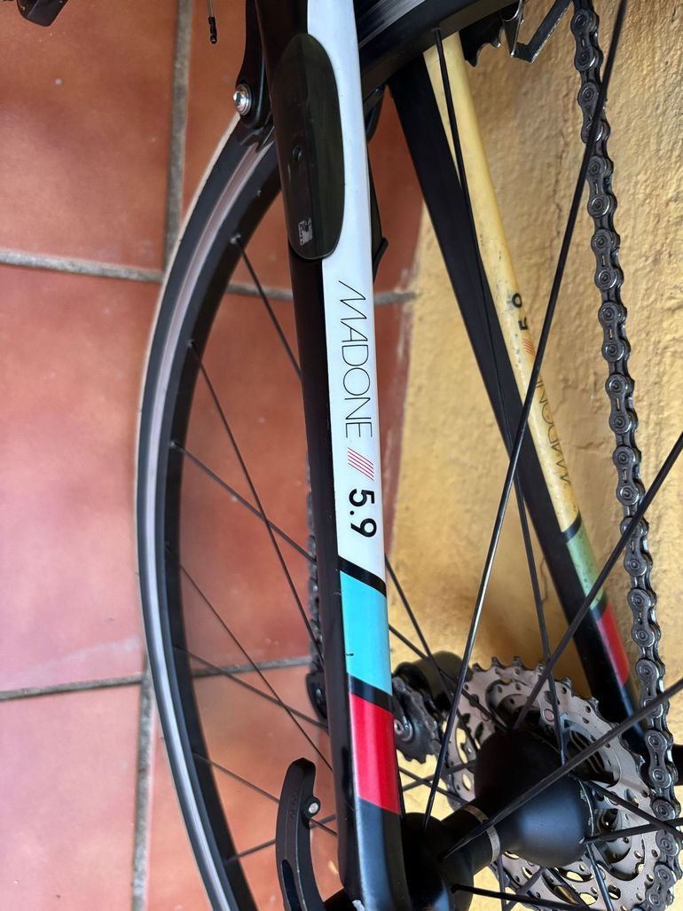 Used Trek Madone Shimano 105 2013 Road & Gravel, White — image 5 of 25