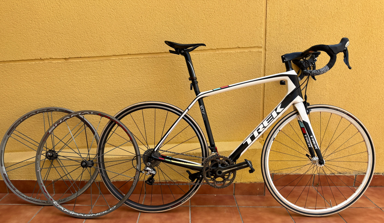 Used Trek Madone Shimano 105 2013 Road & Gravel, White — image 1 of 25