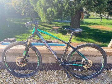 Used Montana Custom Shimano Acera 2016 Mountainbike, Green — image 2 of 8