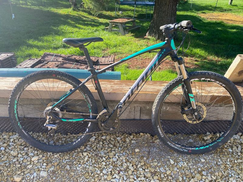 Used Montana Custom Shimano Acera 2016 Mountainbike, Green — image 1 of 8