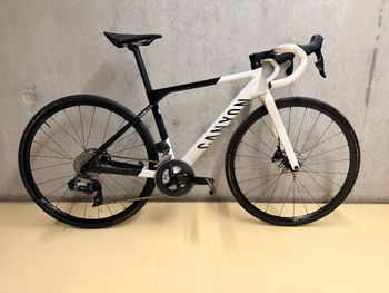 Used Canyon Ultimate CF SL 7 AXS 2024 2024 Road & Gravel, White — image 1 of 5