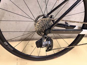 Used Canyon Ultimate CF SL 7 AXS 2024 2024 Road & Gravel, White — image 4 of 5