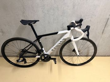 Used Canyon Ultimate CF SL 7 AXS 2024 2024 Road & Gravel, White — image 2 of 5