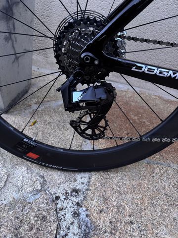 Tweedehands Pinarello Dogma SRAM Red 2025 Road & Gravel — afbeelding 3 van 7