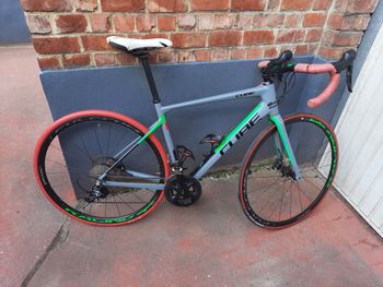 Used CUBE ATTAIN GTC Pro Disc 2017 2017 Road & Gravel, Light Gray — image 1 of 8
