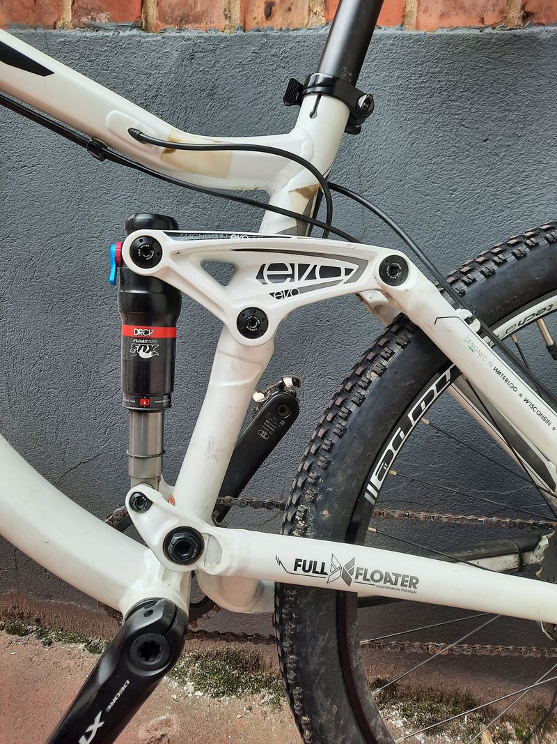 Used Trek Fuel EX 7 2012 2012 Mountainbike, White, 26 — image 2 of 7