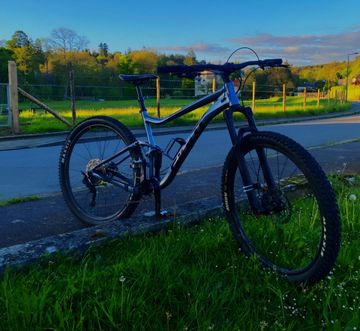 Used Giant Stance 29 2 2022 2022 Mountainbike, Light Gray, 29 — image 1 of 3