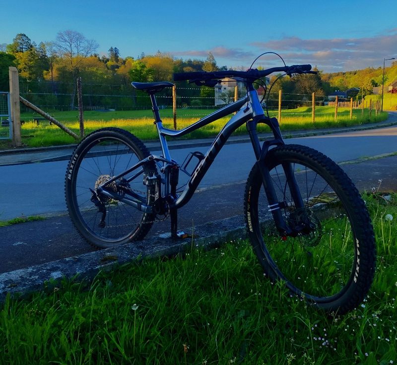 Used Giant Stance 29 2 2022 2022 Mountainbike, Light Gray, 29 — image 1 of 3