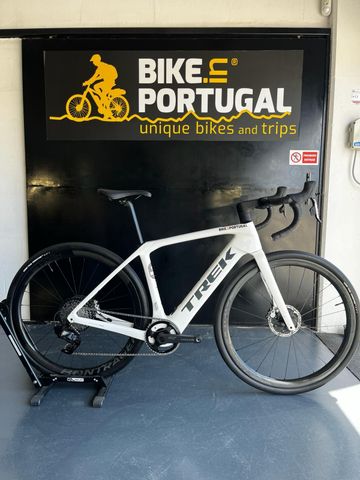Trek Domane+ SRAM Red eTap AXS 2025 Road & Gravel usato
