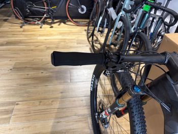 Used Orbea Orbea Oiz M Team XTR 2022 Mountainbike, Light Gray — image 8 of 8