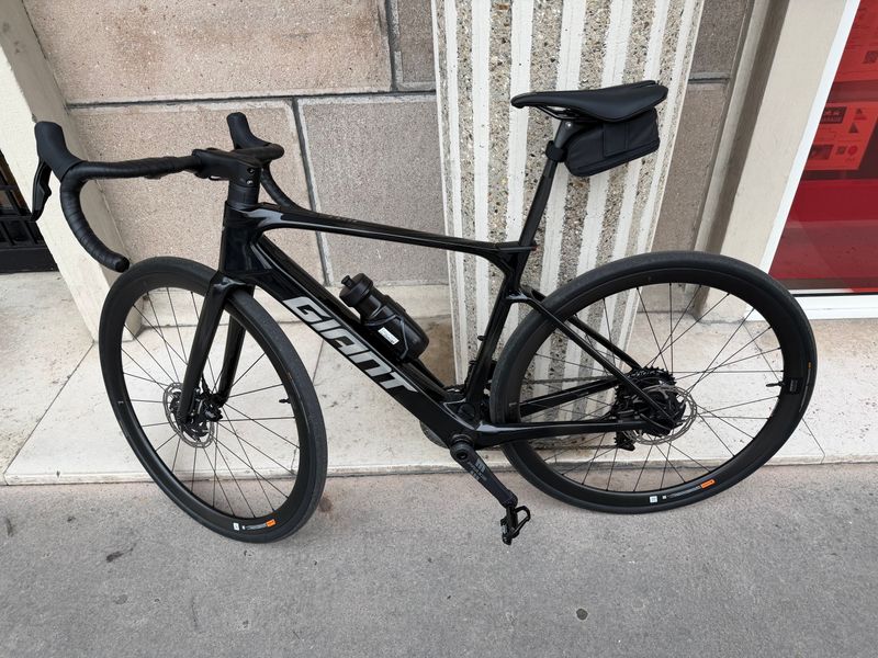 Used Giant Defy Advanced E+ Elite 1 2025 Road & Gravel, Black — image 1 of 3