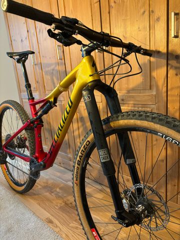 Specialized Men's Epic Comp Carbon 2018 2018 Mountainbike usato, Rosso — immagine 3 di 8