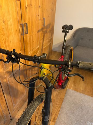 Specialized Men's Epic Comp Carbon 2018 2018 Mountainbike usato, Rosso — immagine 7 di 8