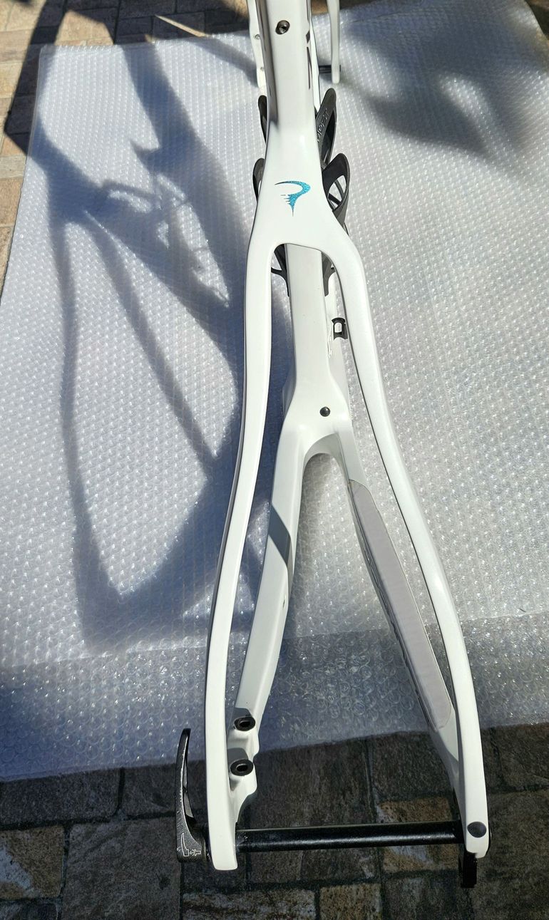 Used Pinarello DOGMA F12 RED ETAP AXS Disc 2022 Frameset 2022 Road & Gravel — image 8 of 17