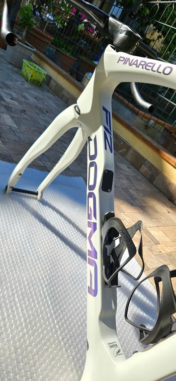 Used Pinarello DOGMA F12 RED ETAP AXS Disc 2022 Frameset 2022 Road & Gravel — image 6 of 17
