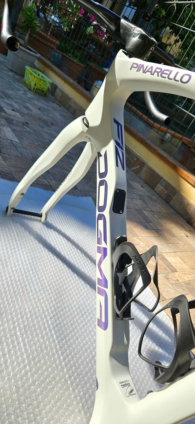 Used Pinarello DOGMA F12 RED ETAP AXS Disc 2022 Frameset 2022 Road & Gravel — image 6 of 17