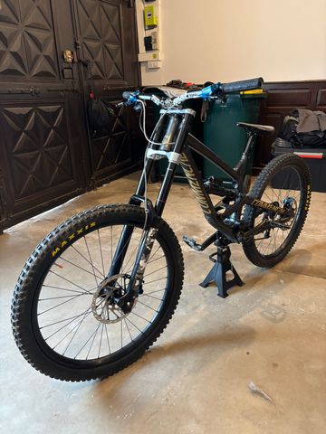 Brugt Commencal Furious 2019 Mountainbike — billede 1 af 3