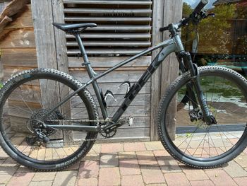 Trek, X-Caliber 8 2021