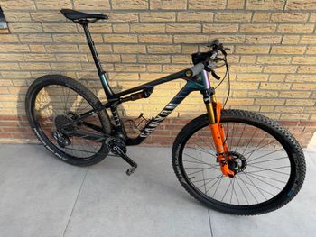 Used Canyon LUX SRAM XX1 2025 Mountainbike, Purple — image 1 of 9