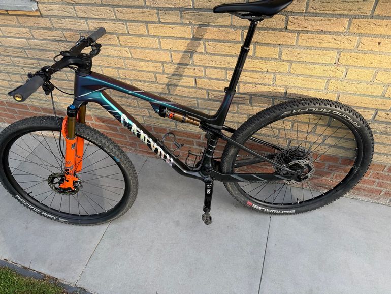 Used Canyon LUX SRAM XX1 2025 Mountainbike, Purple — image 2 of 9