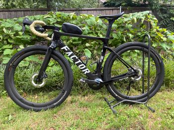 Used Factor Ostro Gravel - Shimano GRX Di2 2024 2024 Road & Gravel — image 2 of 8