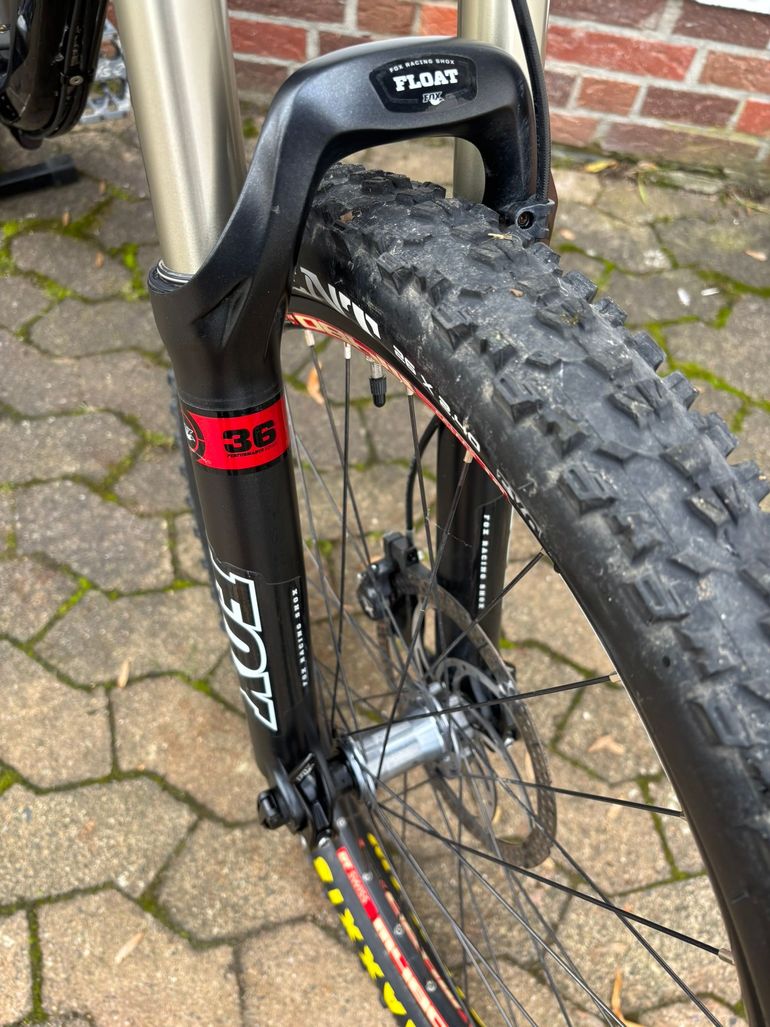 Used Rocky Mountain Slayer 70 2013 2013 Mountainbike, Negro — image 5 of 8