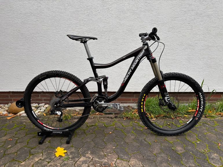 Used Rocky Mountain Slayer 70 2013 2013 Mountainbike, Negro — image 1 of 8