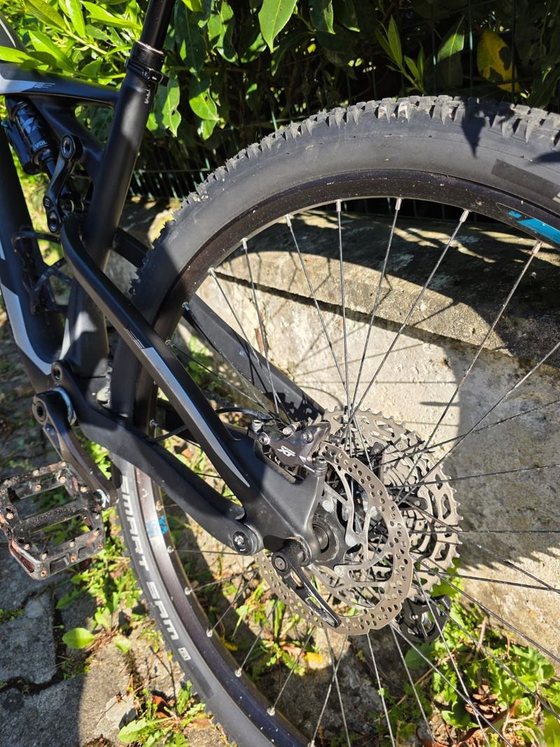 Used Whistle Custom Shimano Deore XT 2023 Mountainbike, Black — image 4 of 15
