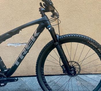 Trek, Trek Supercaliber 9.8 XT 12V