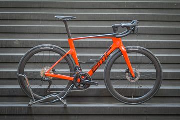 Brugt BMC Teammachine R 01 Five Metallic Red/Carbon 2027 Road & Gravel