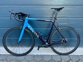 Used Canyon Canyon Ultimate CF SL8 Movistar Road & Gravel — image 2 of 11