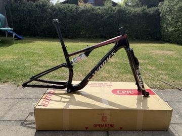 Used Specialized Epic Frameset 2024 Mountainbike, Purple — image 2 of 4