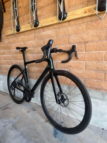 Used Specialized Tarmac SL8 Expert - Shimano Ultegra Di2 2025 2025 Road & Gravel, Black — image 3 of 6