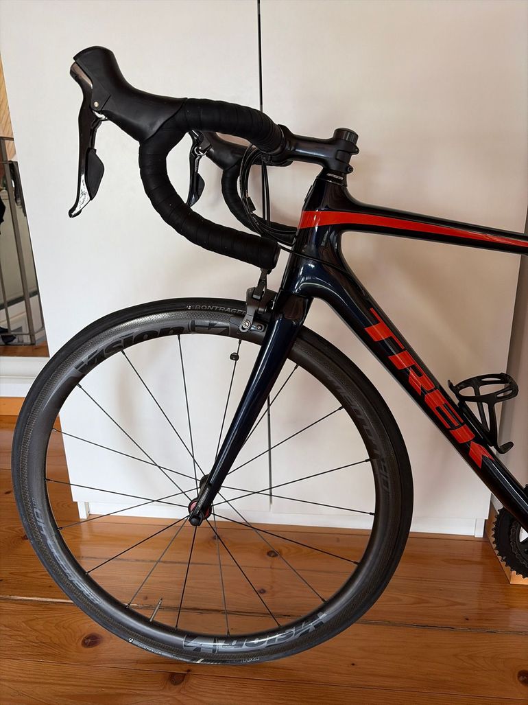 Used Trek Émonda SL 6 Pro 2017 2017 Road & Gravel, Blue — image 10 of 17