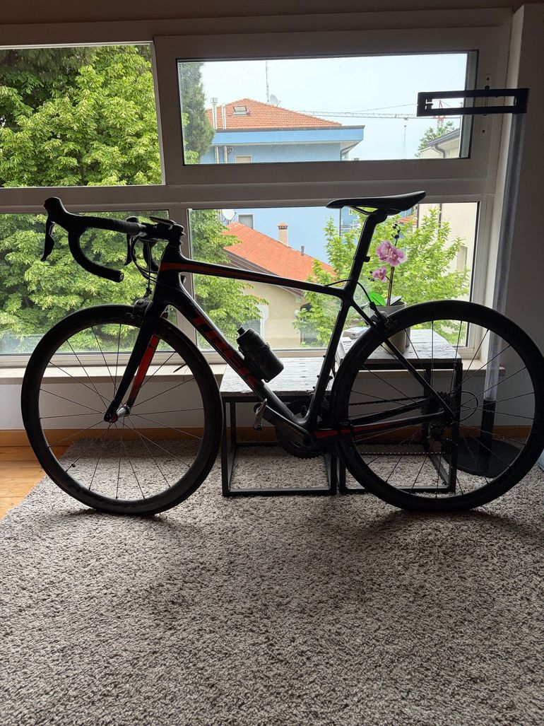 Used Trek Émonda SL 6 Pro 2017 2017 Road & Gravel, Blue — image 6 of 17